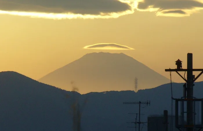 富士山の上にかかる笠雲